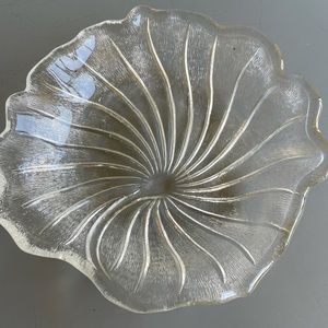 GUC Vintage Lily Pad/Leaf Glass Dish
